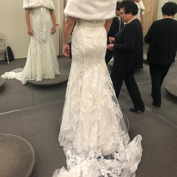 Wedding dress, designer Oleg Cassini - Picture 2 of 8